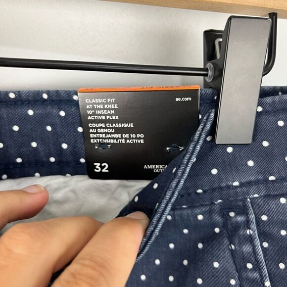 AEO Active Flex Classic Fit Navy & White Polka Dot Shorts 32 NWT - Picture 3 of 6